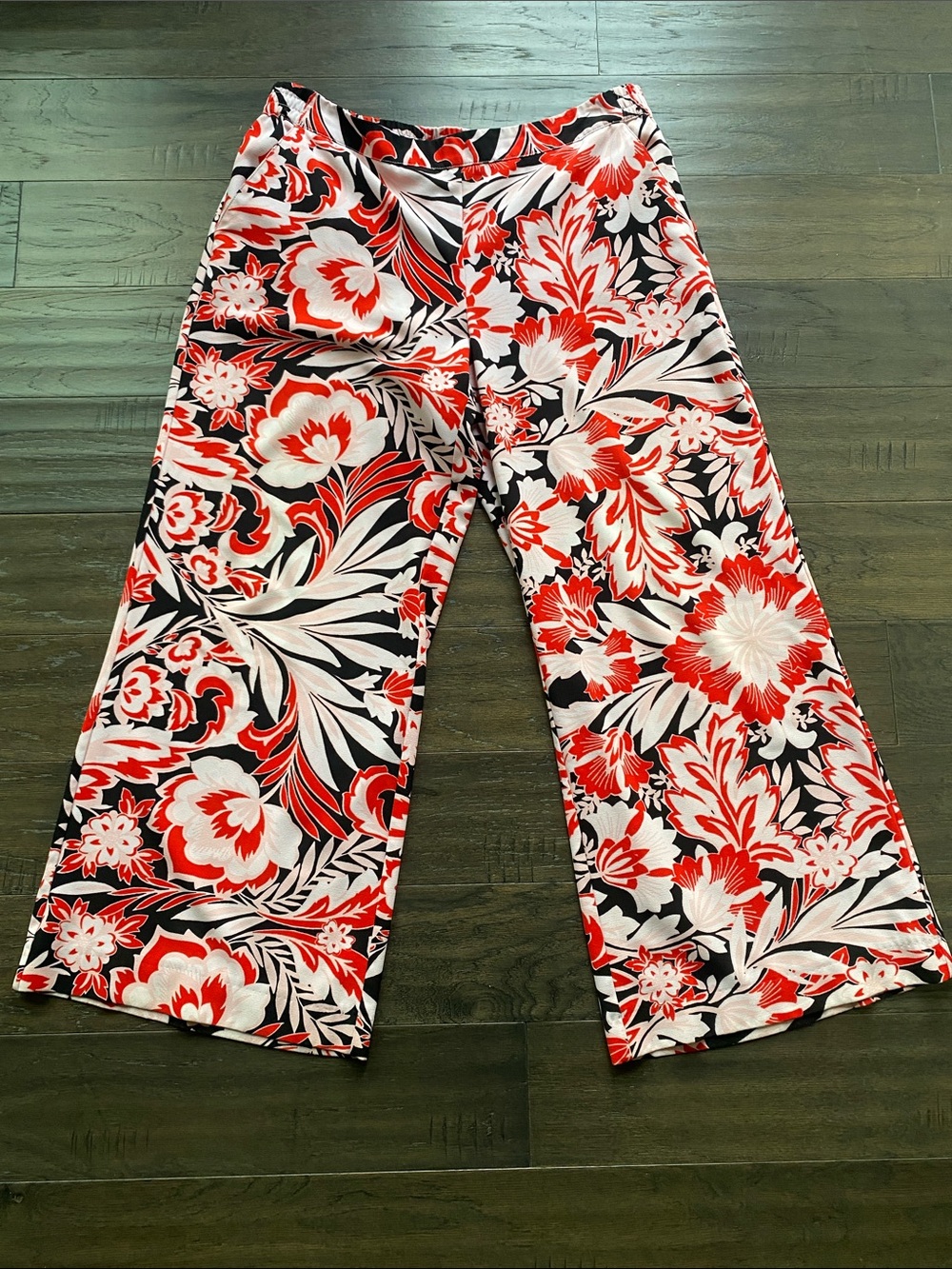 New York & Company Red, Black & Pink Floral Wide-Leg Crop Pants Womens Sz Large